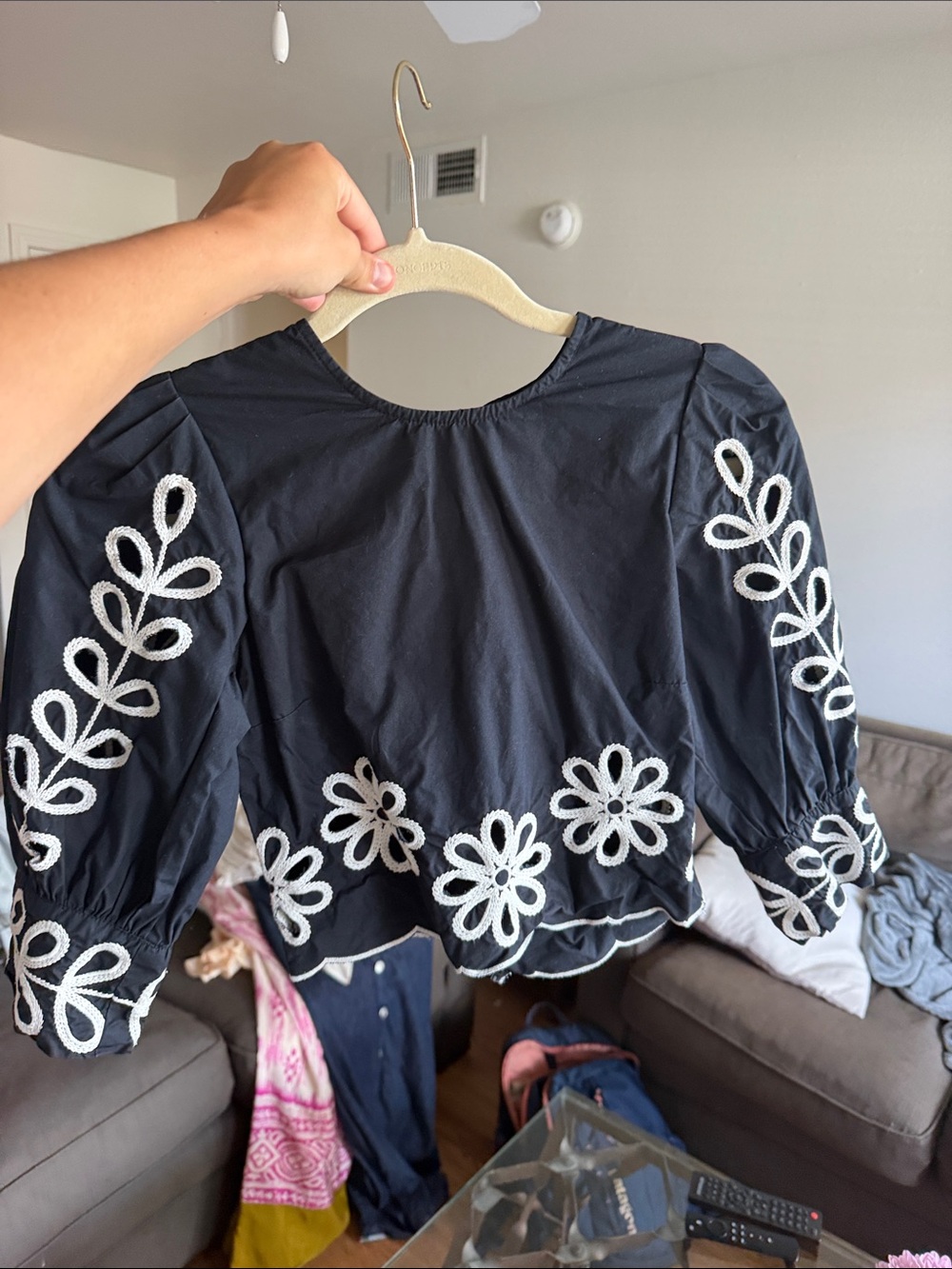 H&M Black Cropped Blouse with White Floral Embroidery Great for Football Gameday